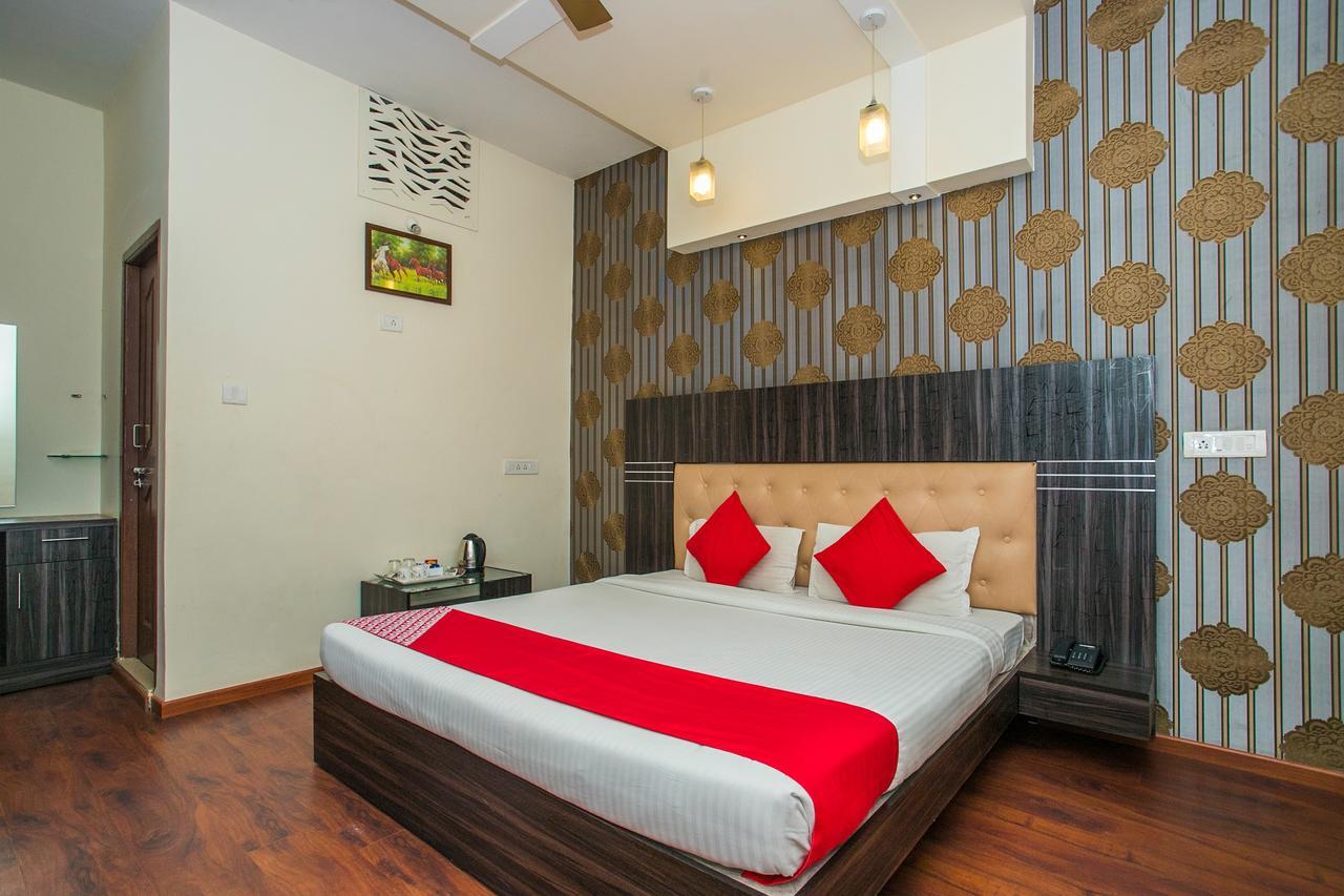 Hotel Venkat Presidency Bangalore Exterior photo